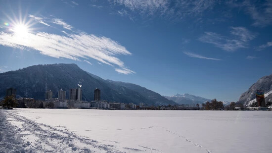 Neuschnee in Chur: Inzwischen ein eher seltener Anblick, und andere Winteraktivitäten als den Schnee zu geniessen sind gefragt.