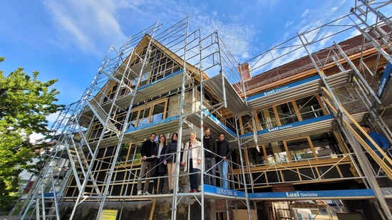 Verantwortlich für den Umbau der Kita Türligarten: Marco Caduff, Romana Capaul, Yvonne Joss, Stadträtin Sandra Maissen, Philipp Imboden und Livio Arpagaus (v.l.).