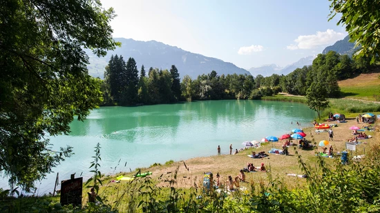 Gut vorbereitet ist halb gewonnen: Badespass am See, hier am Canovasee in Paspels.