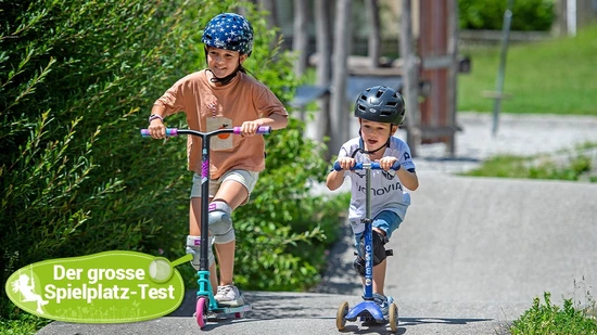 Volle Fahrt voraus: Lou und Dea vergnügen sich auf dem Pumptrack.