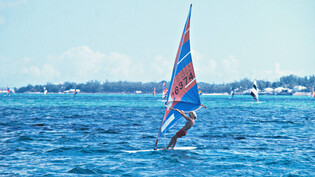 Robby (13) an der legendären Windsurf-WM in den Bahamas, die er locker gewann. Zwei Jahre vorher hatte er zuhause in Hawaii surfen gelernt...