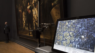 ARCHIV - Das Rijksmuseum in Amsterdam veröffentlichte auf seiner Website das bisher detaillierteste Foto des Meisterwerkes des holländischen Malers Rembrandt van Rijn in einer Größe von 717 Gigapixel. Foto: Peter Dejong/AP/dpa