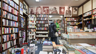 Die Nachfrage nach Krimis ist in Deutschschweizer Buchhandlungen ungebrochen. Das war auch 2021 so. Überraschend ist indes, dass unter den zehn meistverkauften Büchern sechs Werke aus einer Schweizer Feder zu finden sind. (Archivbild)