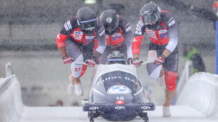 Muss vorläufig pausieren und verpasst damit die Heim-EM in St. Moritz: Bob-Pilot Simon Friedli und sein Team