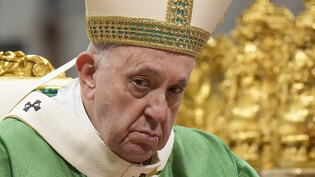 Papst Franziskus nimmt an der Messe zum Sonntag des Wortes Gottes im Petersdom teil. Foto: Andrew Medichini/AP/dpa