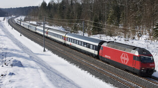 Bahn2000-Strecke Bern-Olten unterbrochen: Ein Intercity im Februar 2005 bei Herzogenbuchsee. (Archivbild)
