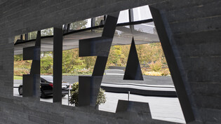 Logo des Weltfussballverbands Fifa am Hauptsitz in Zürich. (Archivbild)