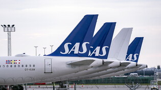 Die skandinavische Fluggesellschaft SAS hat in den USA nach dem sogenannten Chapter 11 Insolvenz angemeldet. Das heisst, dass die Gesellschaft nun versucht, ihre Firmenfinanzen zu reorganisieren und eine Restrukturierung zu schaffen. (Archivbild)