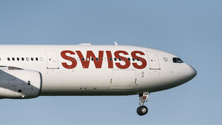 Die Fluggesellschaft Swiss nimmt in der Wintersaison 2022/23 eine Reihe neuer Destinationen ab Zürich und Genf auf. Damit will die Lufthansa wieder rund 80 Prozent der Kapazität im Vor-Coronajahr 2019 anbieten. Das ist mehr als letztes Jahr. (Archivbild)