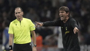 Tottenhams Trainer Antonio Conte (im Bild) und Chelseas Coach Thomas Tuchel gehen vorerst nicht zusammen in die Ferien