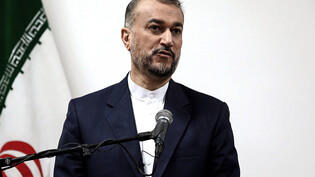 Hussein Amirabdollahian, Außenminister des Iran, spricht bei einer Pressekonferenz. Foto: STR/dpa