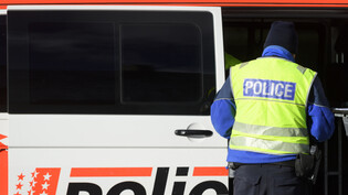 Laut der Kantonspolizei Wallis wurden auf einer Lawine konkrete Hinweise gefunden, die auf den Verbleib der beiden vermissten Personen hindeuten. (Symbolbild)
