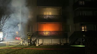 In der Wohnung eines Mehrfamilienhauses in Gerlafingen SO brach ein Brand aus. In der Wohnung wurde ein toter Mann aufgefunden.