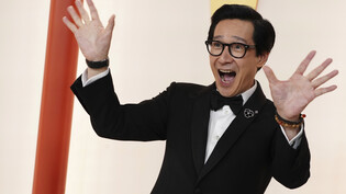 Schauspieler Ke Huy Quan kommt zur Verleihung der 95. Academy Awards im Dolby Theatre. Foto: Jordan Strauss/Invision/AP/dpa