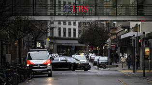 Die UBS wird ihre Aktienrückkäufe im Zuge der CS-Übernahme vorläufig aussetzen.