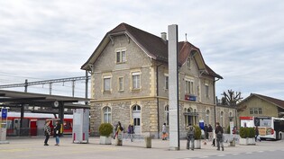 Tatort: Der Bahnhof ist einer der beiden Orte in Uznach, wo der Jugendliche das Rauschgift gekauft hat. 