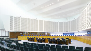 Die Grosse Kammer des Europäischen Gerichtshofs für Menschenrechte (EGMR) wird am Mittwoch die Klage des Vereins Klimaseniorinnen Schweiz  prüfen. (Archivbild)