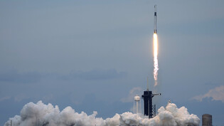 Die SpaceX Rakete startete vom Weltraumbahnhof Cape Canaveral in Florida. Foto: John Raoux/AP