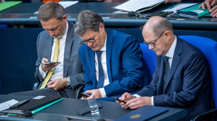Streit in der Koalition: Finanzminister Christian Lindner, Wirtschaftsminister Robert Habeck und Kanzler Olaf Scholz (von links) müssten reden.  