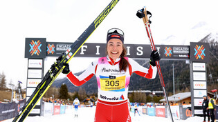 Grosser Moment. Giuliana Werro freut sich in S-chanf über ihren Sieg beim 53. Engadin Skimarathon.