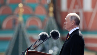 Dreht die Fakten, wie es ihm gefält: Russlands Präsident Wladimir Putin spricht auf dem Roten Platz von einem Krieg des Westens gegen sein Land.