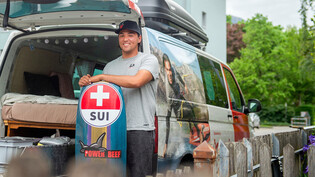 Kitesurfer aus Chur: Während der Saison ist Bruce Kessler oft mit seinem umgebauten Bus unterwegs.