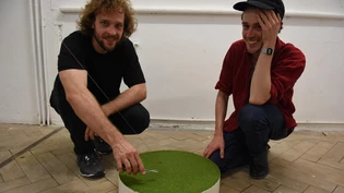 Raum-Klang-Installation auf Zeit: Samuel Koch (links) und Thomas Baumgartner präsentieren ihre Kunst.