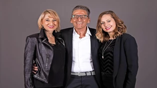 Theres Dätwyler (links), Kurt Dätwyler und Claudia Schneider machen aus der Preisverleihung einen Kundenanlass.