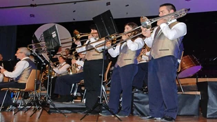 Zauberhaft: Hervorragende Posaunen-Sektion mit (von links) Barbara Schwitter, Delia Landolt und Dominik Thoma. Bild Hans Speck