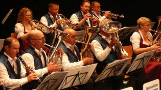 Benefizkonzert zu Neujahr: Die Sarganserländer Musikanten spielen in der Aula zugunsten des «Fridlihuus».