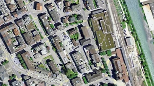 Im Glarner Stadtzentrum verschwindet der Parkplatz vor dem Coop, Ersatz gibt es in der Bankstrasse und in der Stampfgasse. 