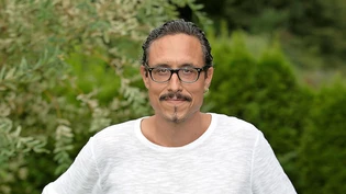 Glarner Bestsellerautor: Roger Rhyners neues Buch «Maulwurf Max» kann man nicht nur riechen, sondern neu auch fühlen.