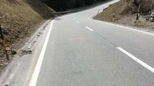 Die Unfallstelle auf der Oberländerstrasse zwischen Versam und Bonaduz. Die Unfallstelle auf der Oberländerstrasse zwischen Versam und Bonaduz.
