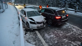Bei einem Unfall mit vier beteiligten Fahrzeugen gab es zwei verletzte Personen zu beklagen.