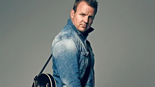 Treuer Begleiter: Phil Holmes spielt seit seiner frühesten Kindheit Gitarre, heute verdient er seine Brötchen mit der Musik.