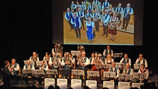 Fetzig: Die Sarganserländer Musikanten begeistern in Glarus.