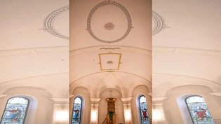 Sanierung nötig: Die denkmalgeschützte Kirche Mühlehorn hat Risse und wird nun renoviert. Die Latten hat man für die Analyse freigelegt.