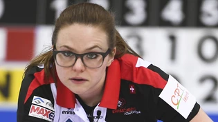 Alina Pätz spielt das letzte Steinepaar in Silvana Tirinzonis Team