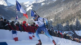 Benjamin Weger  greift im Aufstieg von Ruhpolding an.