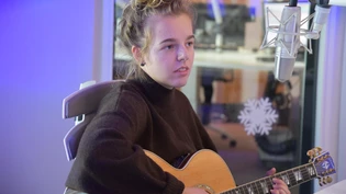 Die Gewinnerin von «bandXost» Riana live im RSO-Studio.