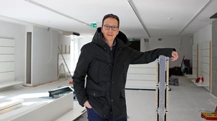 Noch befindet sich um Chasper Campell herum mehr Baustelle als Schuhparadies. 