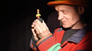 Der kleinste Zirkusdirektor eröffnet in den Händen von Pierino das kleinste Theater in Betschwanden.