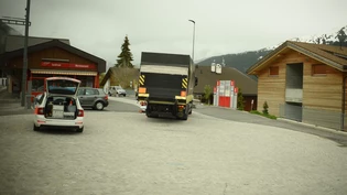 Die Unfallstelle auf dem Bahnhofplatz in Sedrun.