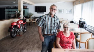 Stefan und Heidi Freuler richten sich nach der Töffsaison. «Willkommen sind aber alle», sagen sie. 