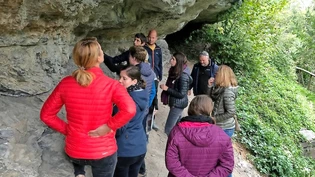 Bei der Lochsite ob Schwanden erfahren die Gäste aus dem Wallis und dem Berner Oberland interessante Details über die Glarner Hauptüberschiebung.