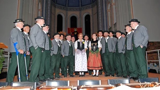 Der Jodelklub Glärnisch sorgt in der Stadtkirche in Glarus mit seinen Klängen bei manchem Besucher für Hühnerhaut.