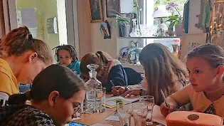 Schreibtreff: Junge Autoren erfinden ihre Geschichten. 