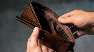 Viele Leute haben am Ende des Monats einen negativen Kontostand.