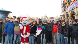Die dritte Oberstufe der Grüscher Real- und Sekunderschule geht gemeinsam mit ihrer ehemaligen Klassenkameradin Ladina Pollett in den Europapark in Rust. Dies dank ihres Einsatzes für die vom Brand betroffene Familie Saxer.