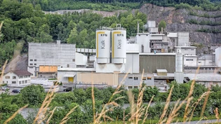 Seit fast 120 Jahren: Die Kalkfabrik Netstal engagiert sich für die Natur und die Gesellschaft, was eine neue Broschüre aufzeigt.